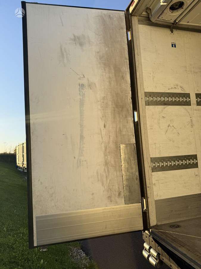 Schmitz SKO24, refrigerated