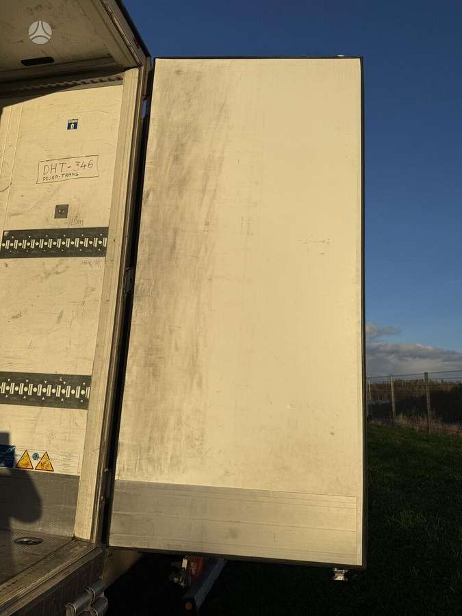 Schmitz SKO24, refrigerated