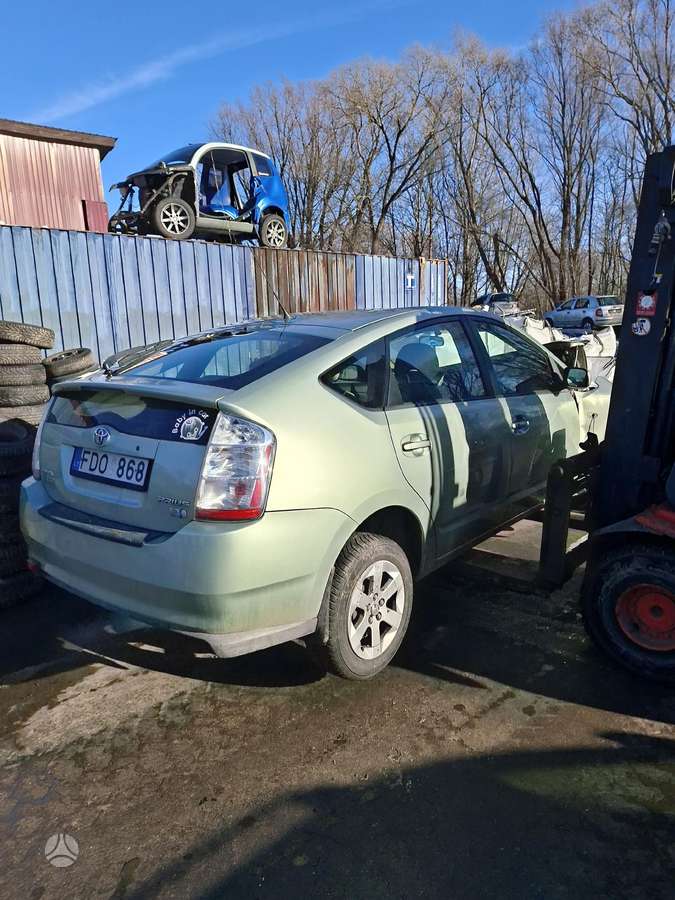 Toyota Prius по частям