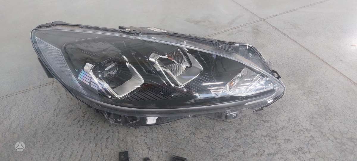Ford Puma žibintai