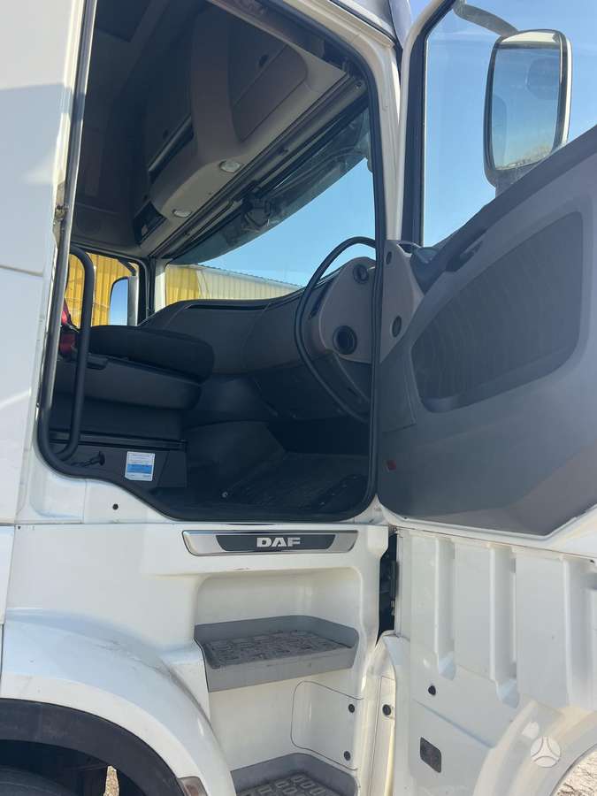 DAF XF 106-530, double sleeper
