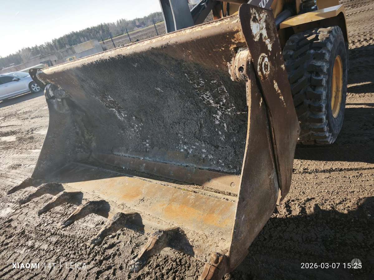 -Kita- VOLVO L30, buckets