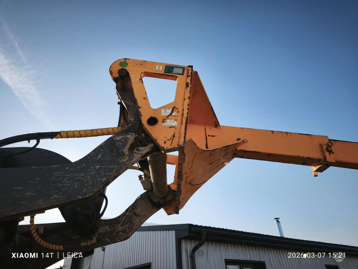 -Kita- VOLVO L30, buckets
