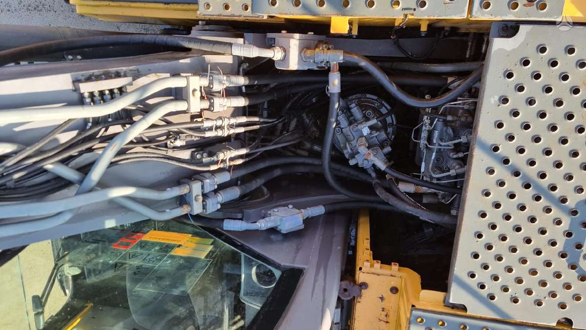 Volvo EC 220 EL, ekskavatori