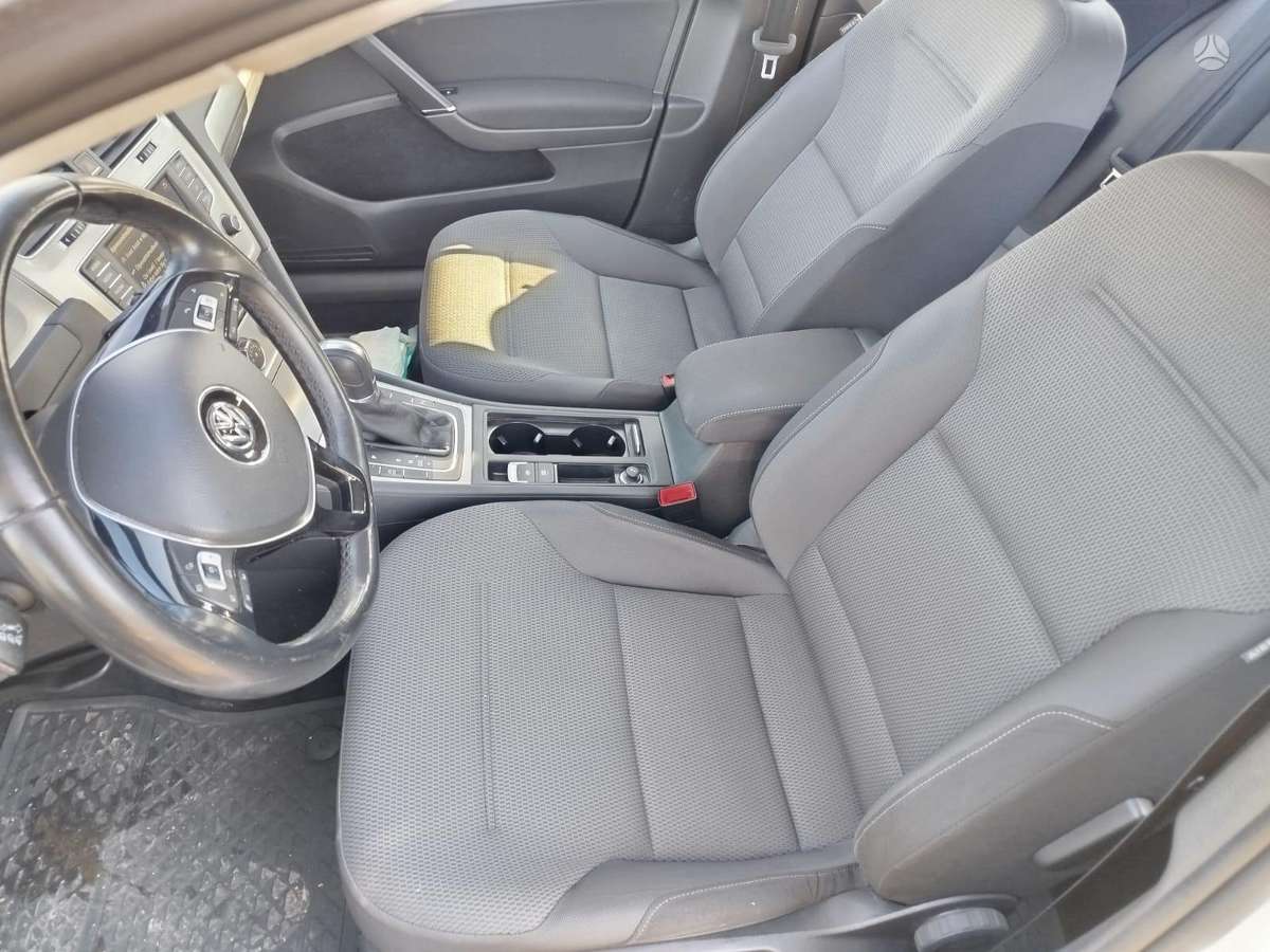 Volkswagen Golf - 6