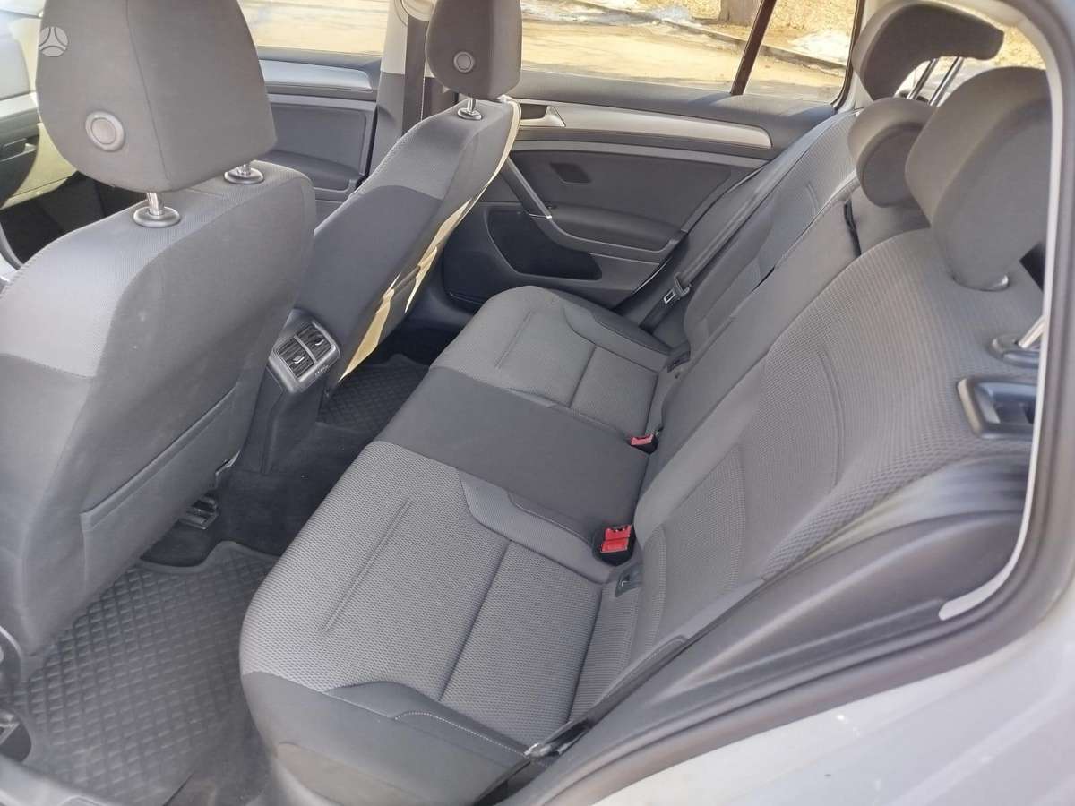 Volkswagen Golf - 8