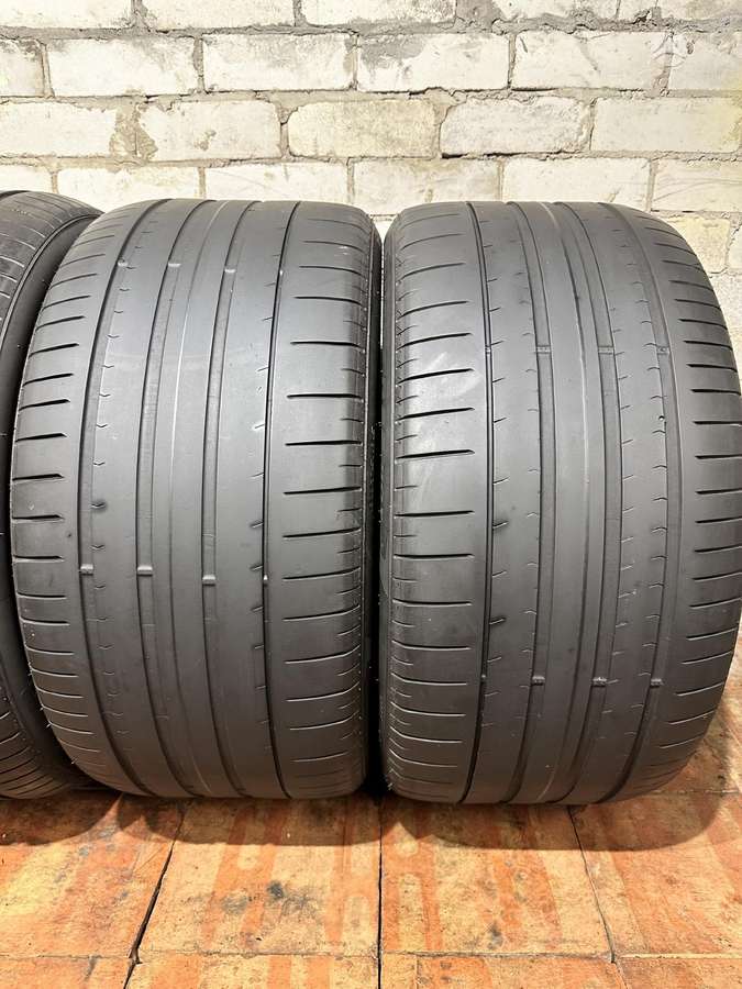 Pirelli P Zero PZ4, летние 325/35 R22