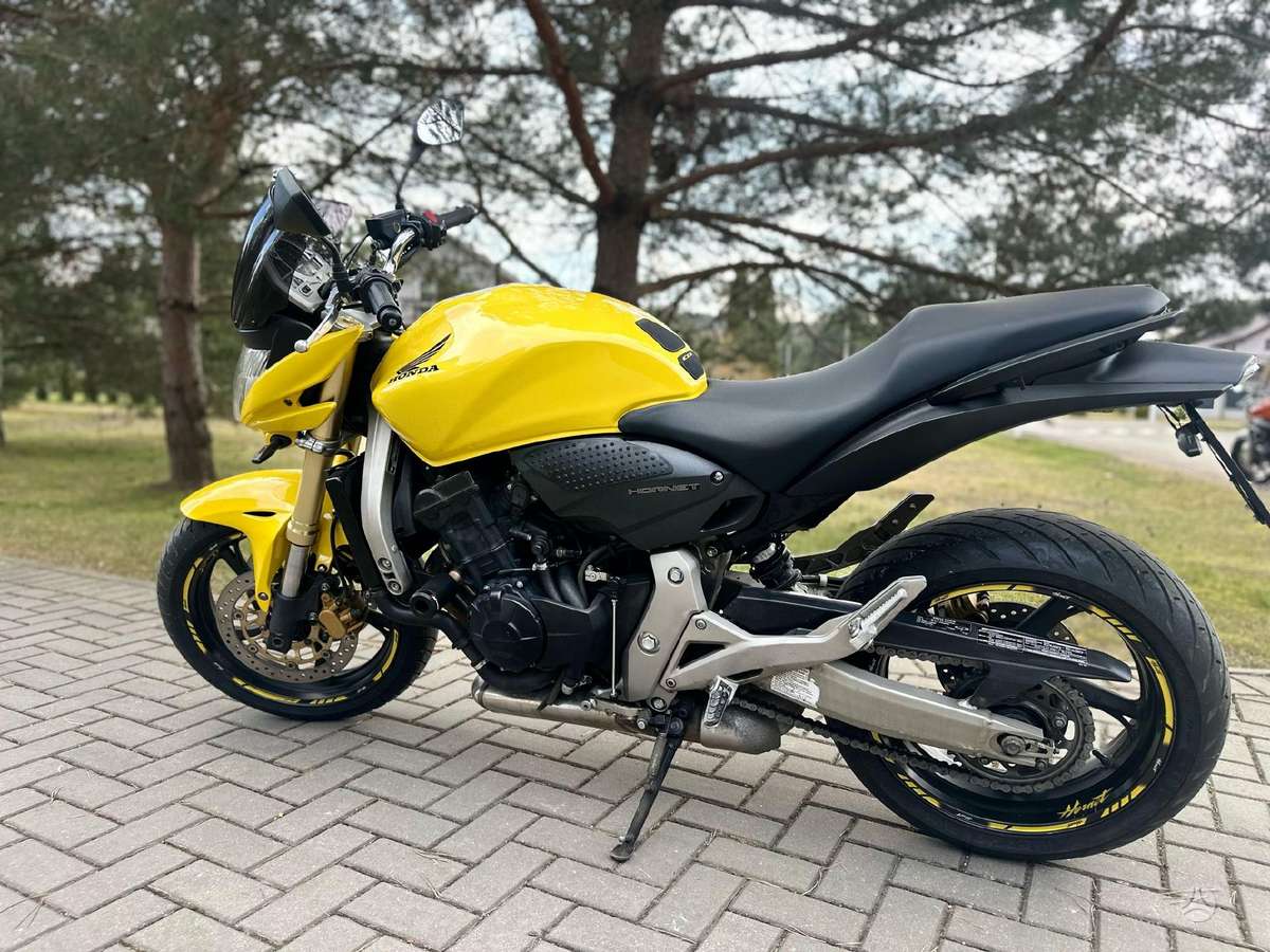 Yamaha MT 07, street / classic