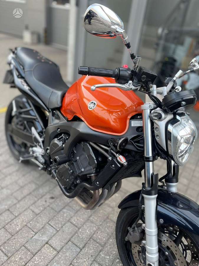 Yamaha MT 07, street / classic