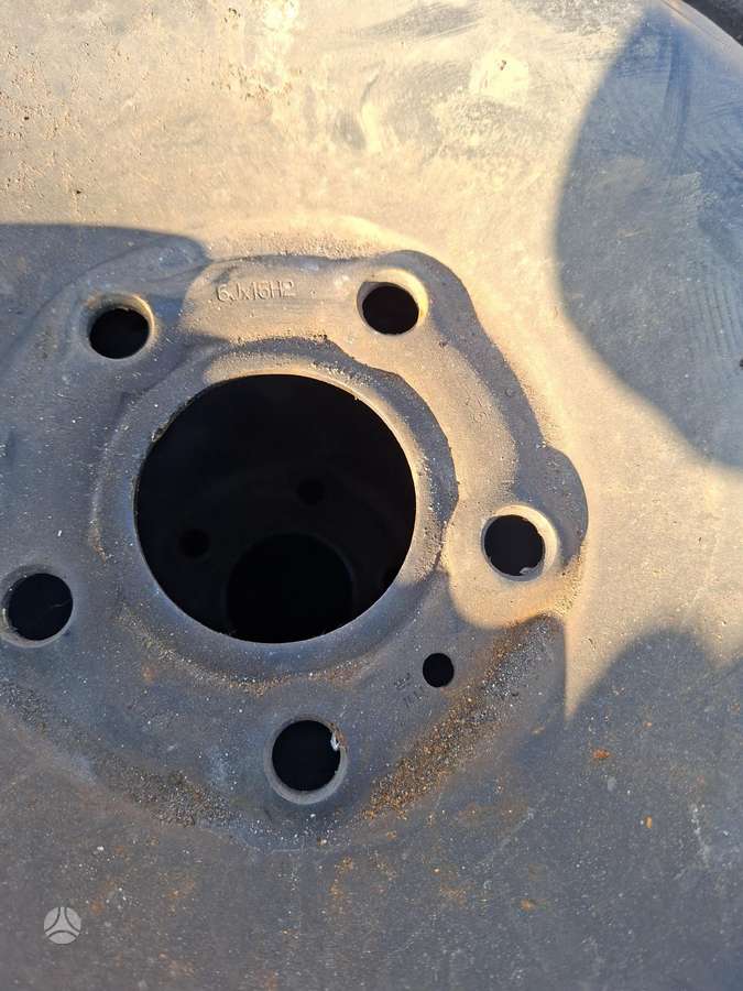 Continental, all-season 215/65 R16
