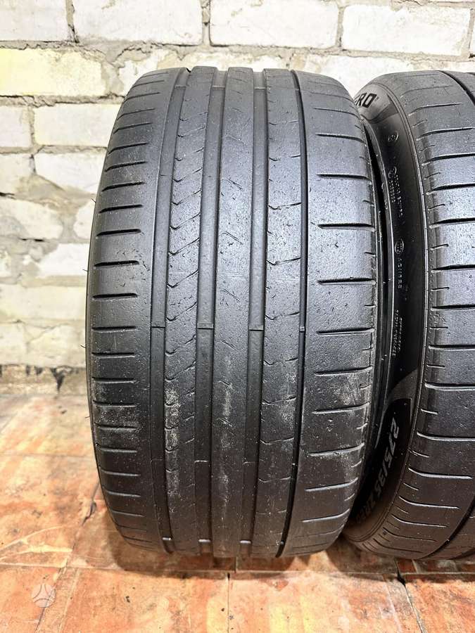Pirelli P Zero PZ4, летние 275/35 R20