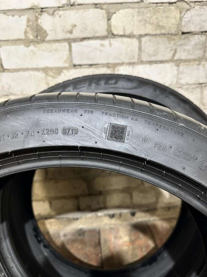 Pirelli P Zero PZ4, summer 275/40 R22