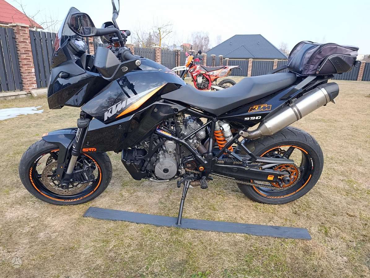 KTM SMT 1000cc, supermoto