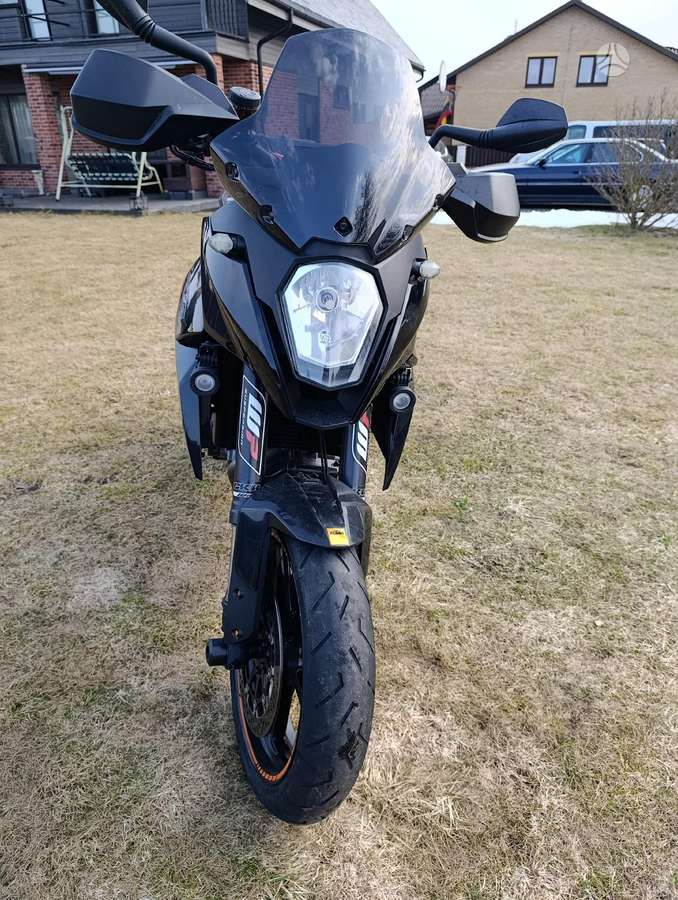 KTM SMT 1000cc, supermoto