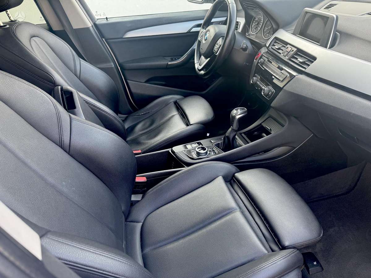 BMW X1, 2.0 l., off-road / crossover