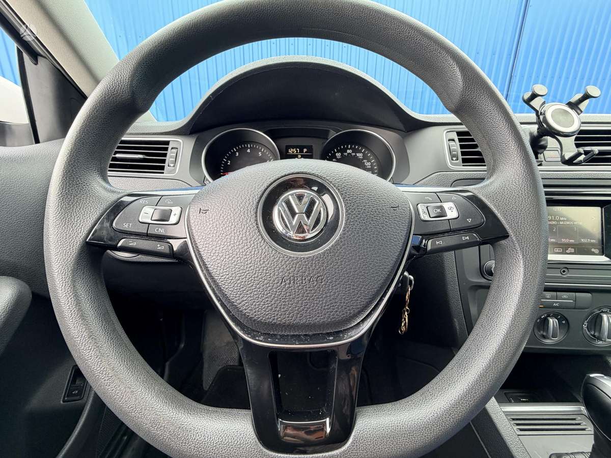 Volkswagen Jetta - 11