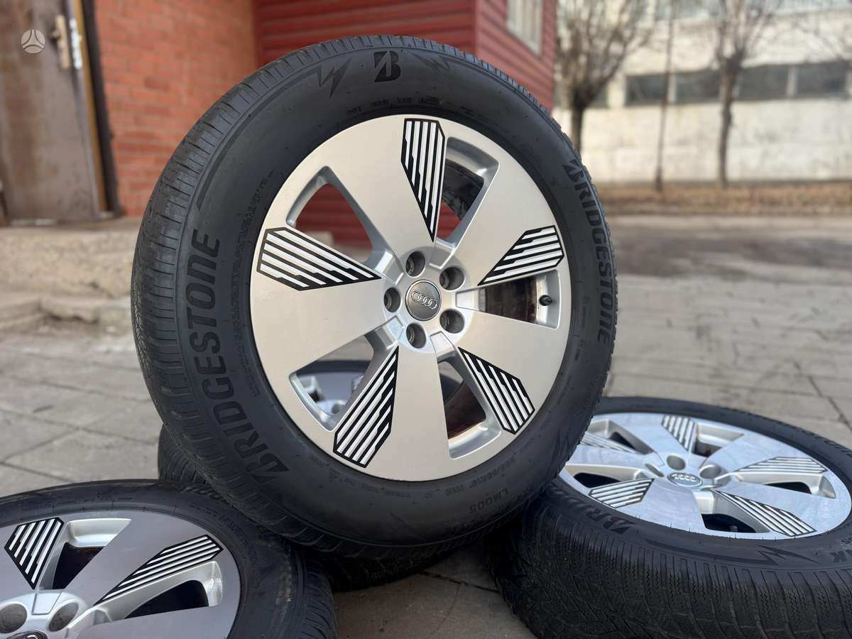 Audi E-TRON, light alloy, R19