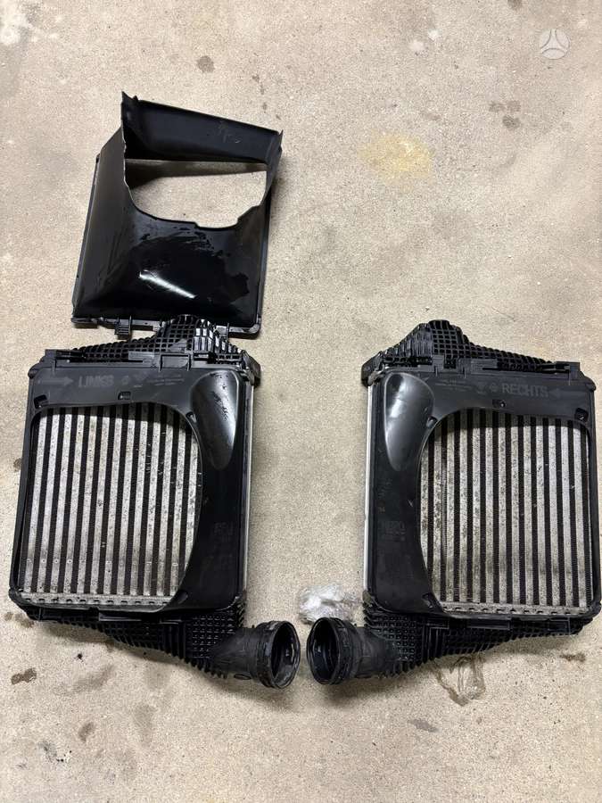 Porsche Macan fenders, lights