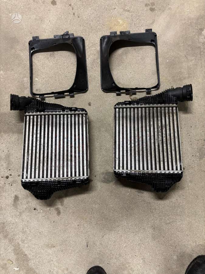 Porsche Macan fenders, lights