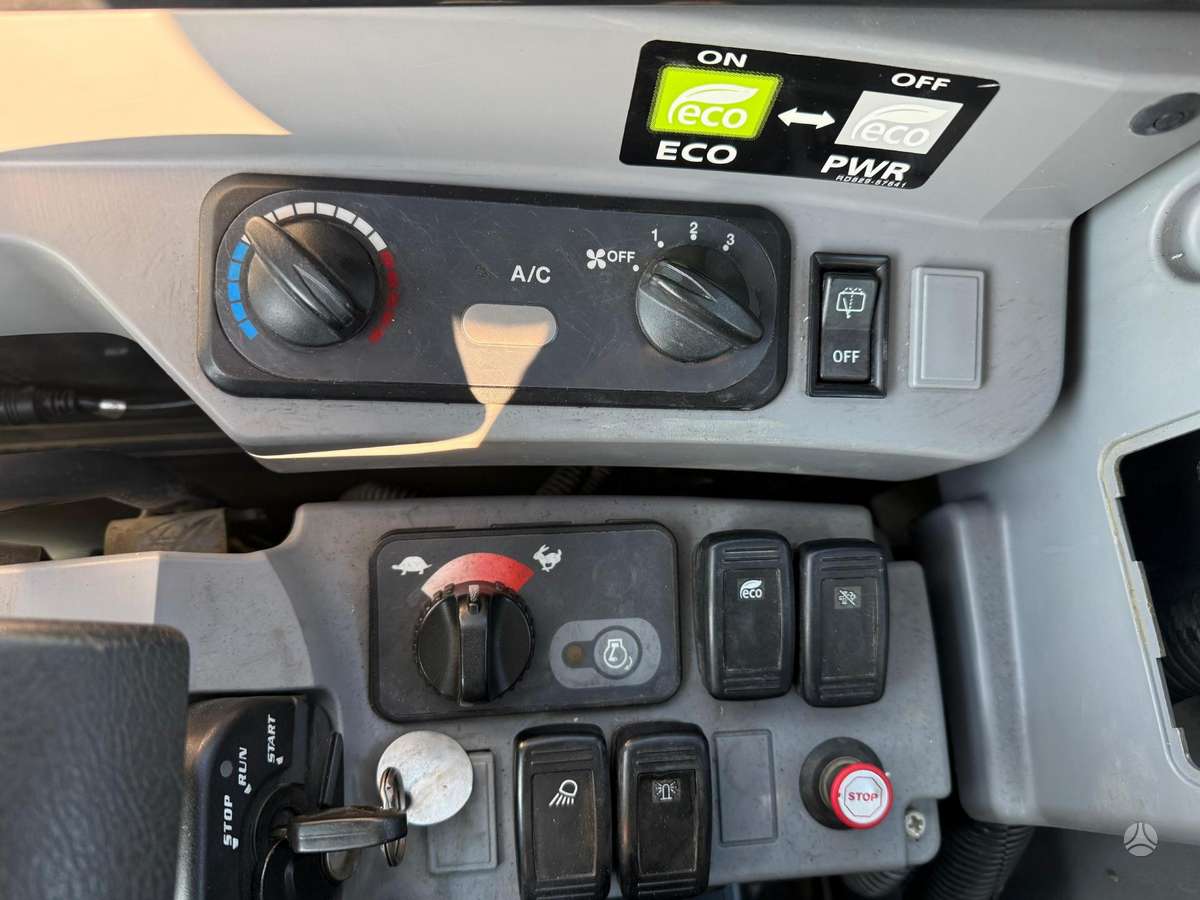 Kubota KX080, ekskavatoriai