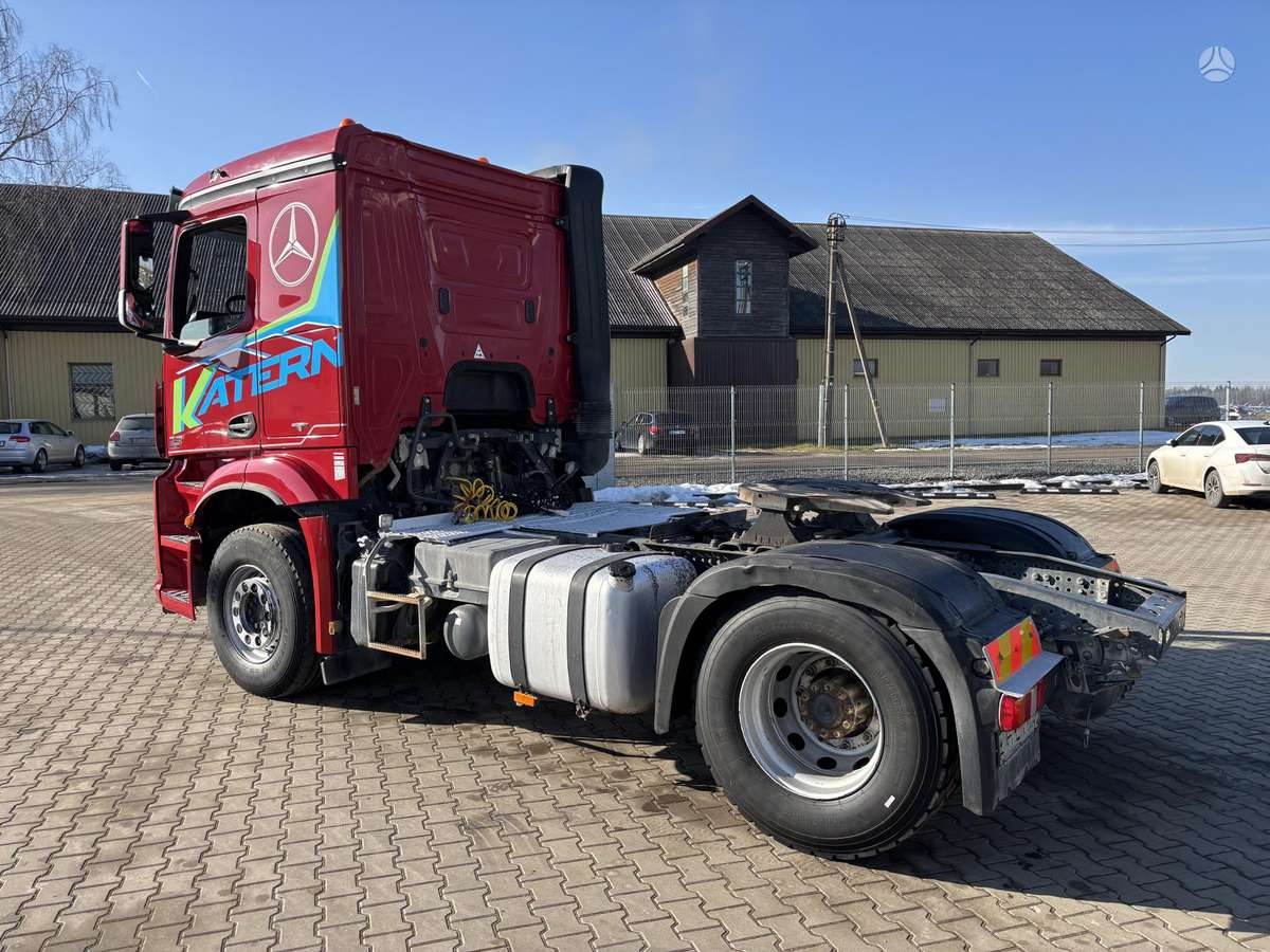 Mercedes-Benz Arocs 1845, single sleeper