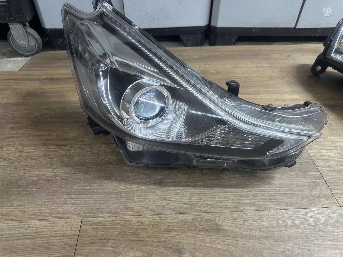 Toyota Prius+ lights