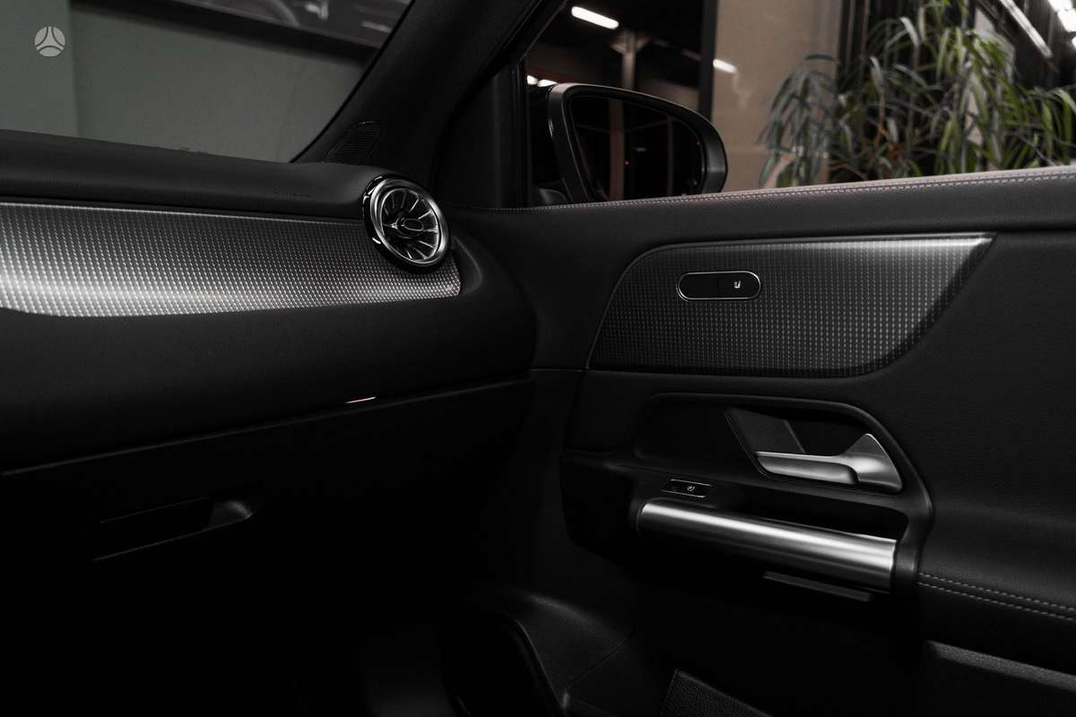 Mercedes-Benz EQA, 69 kWh, hatchback