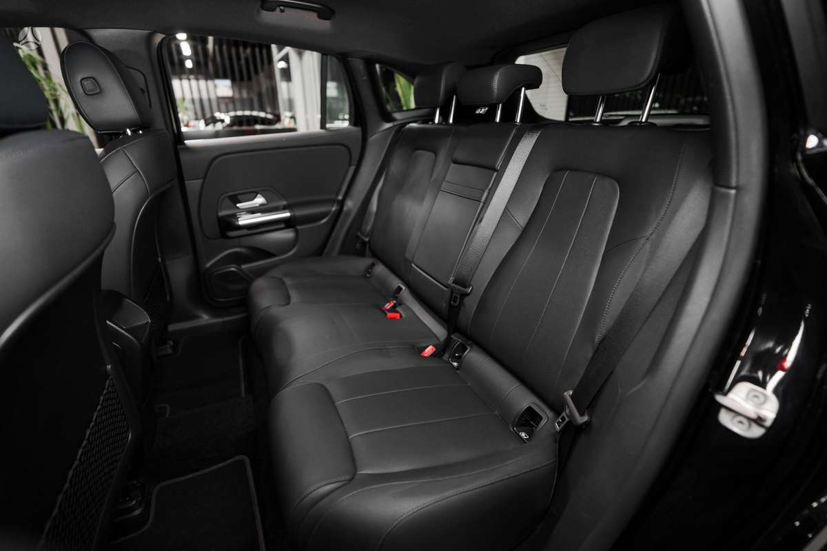 Mercedes-Benz EQA, 69 kWh, hatchback