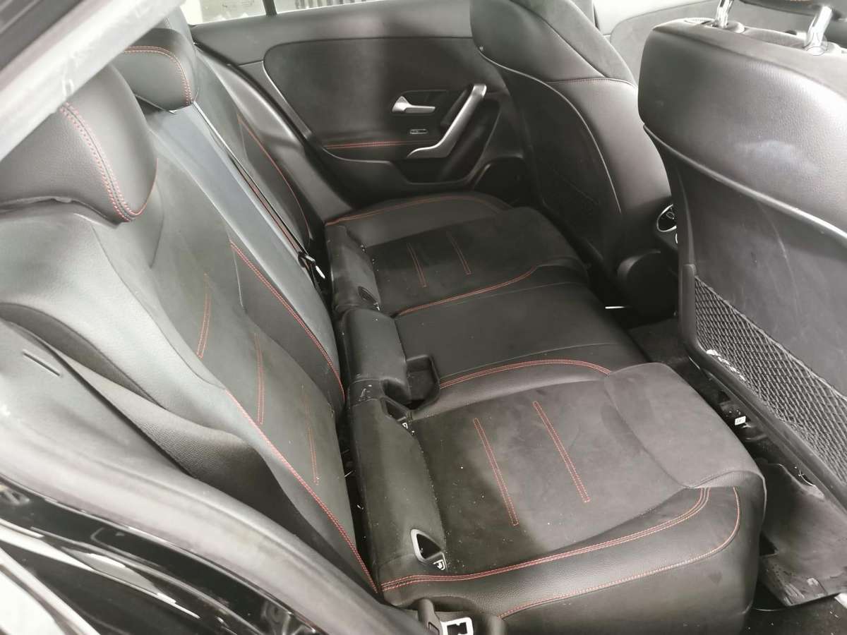 Mercedes-Benz A250 dalimis