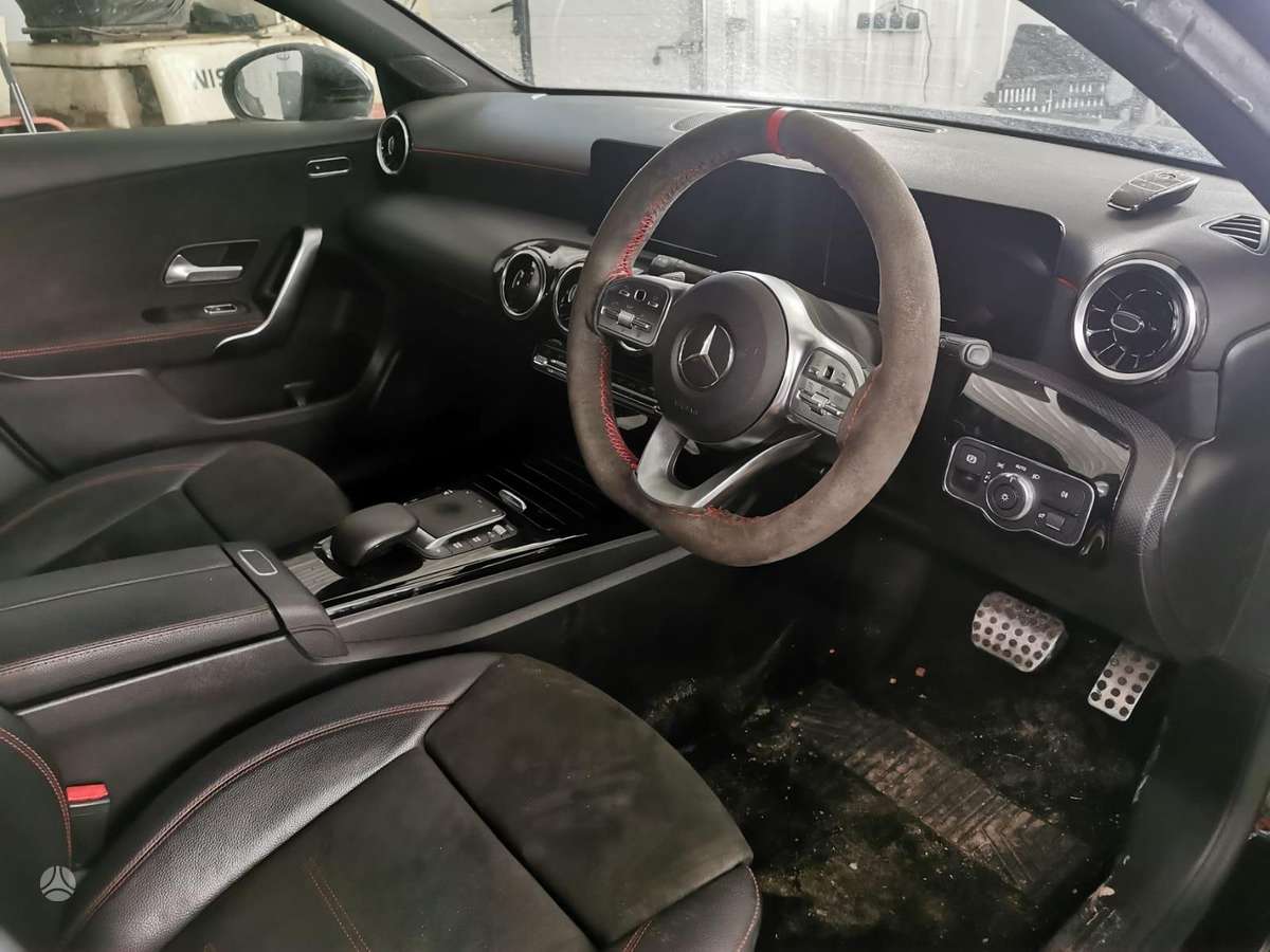 Mercedes-Benz A250 dalimis
