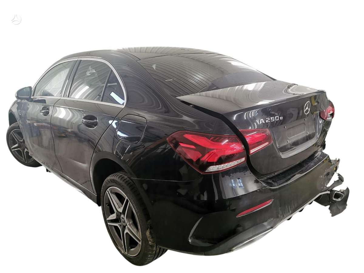 Mercedes-Benz A250 по частям