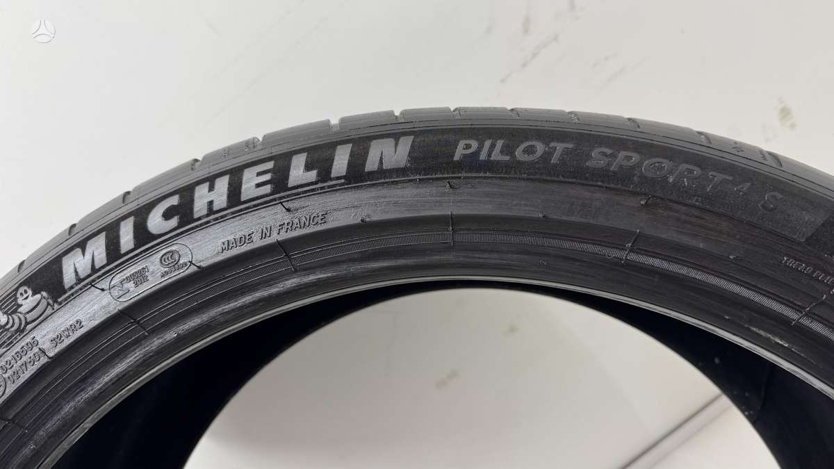 Michelin Pilot Sport 4s, summer 285/35 R22