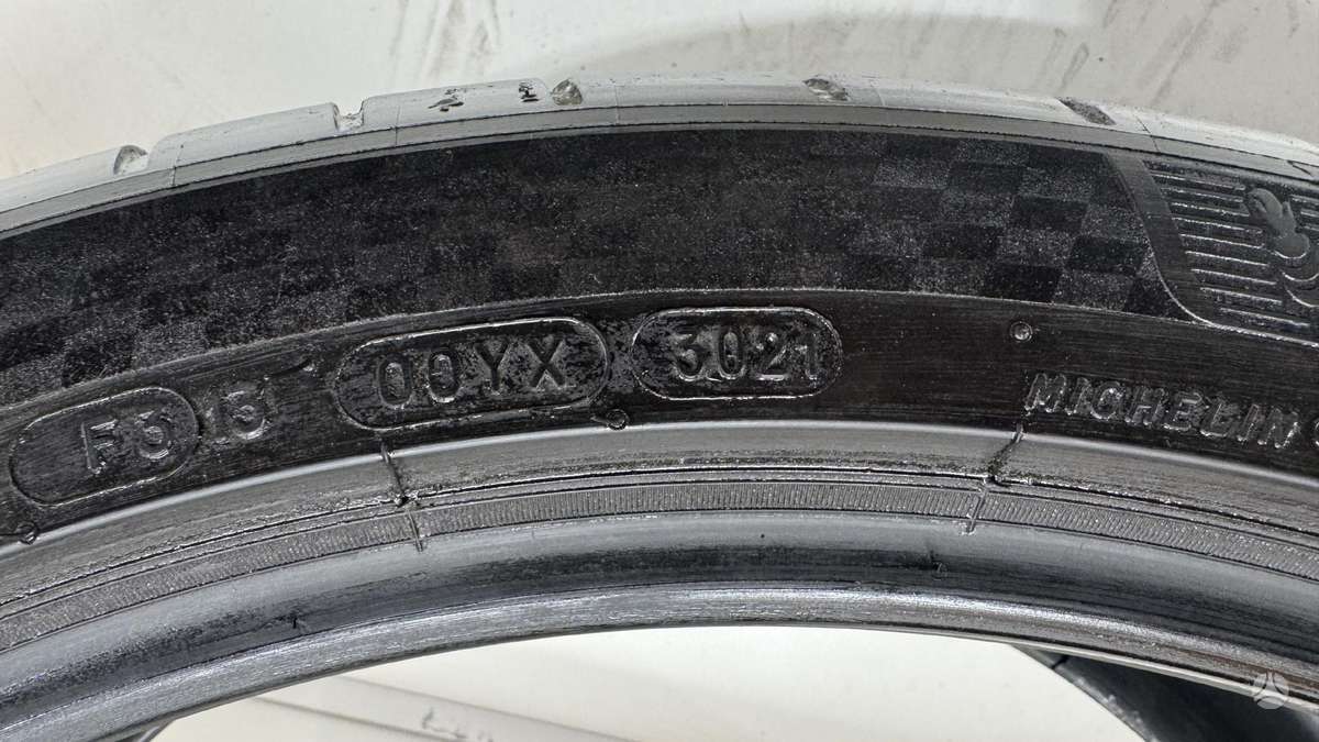 Michelin Pilot Sport 4s, summer 285/35 R22