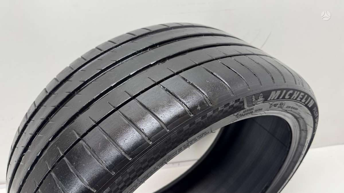 Michelin Pilot Sport 4s, summer 285/35 R22