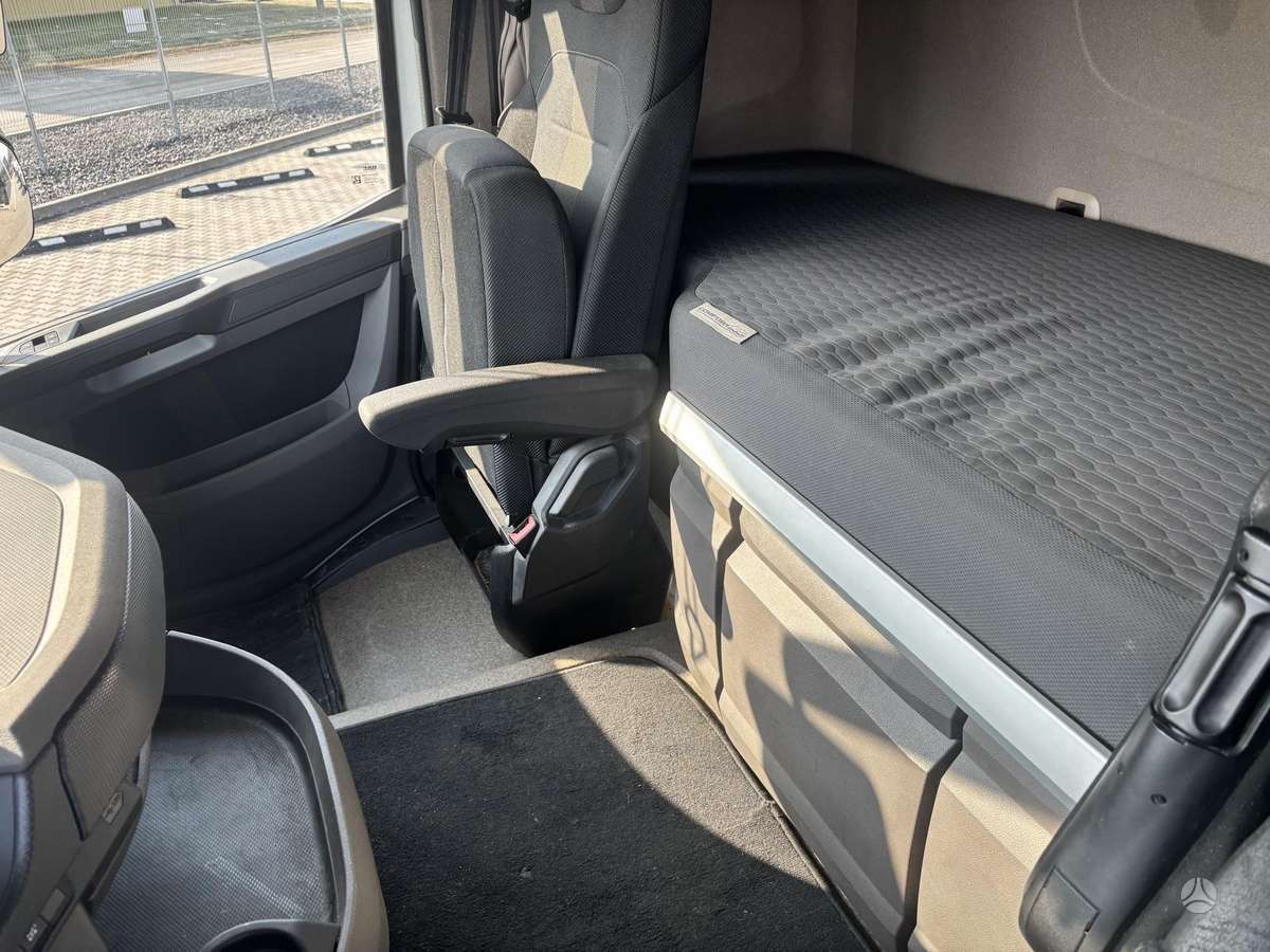 DAF XF 430 FTP, double sleeper