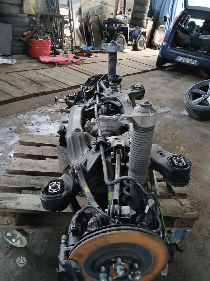 Genesis GV70 dalimis