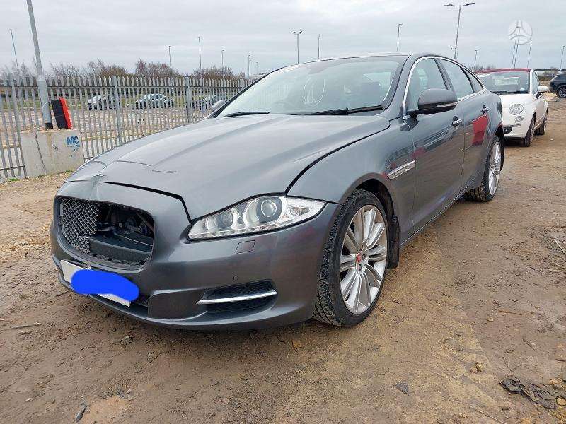 Jaguar XJ dalimis