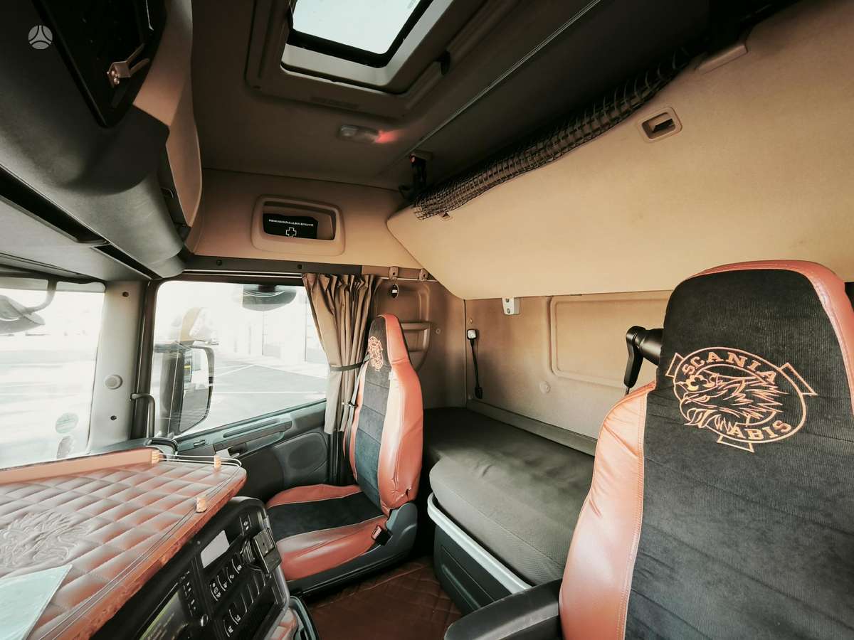 Scania R450, double sleeper