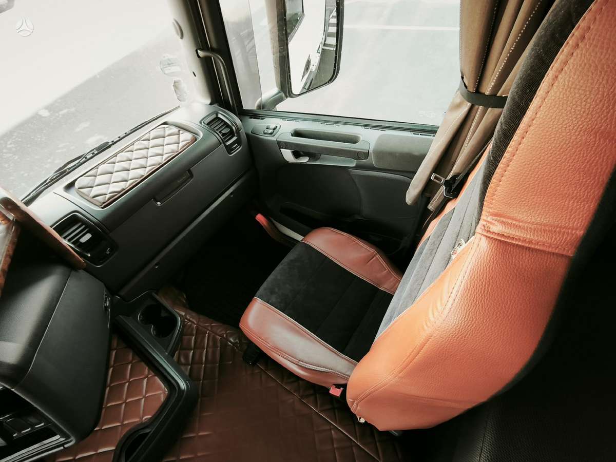 Scania R450, double sleeper