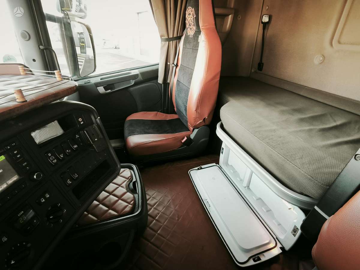 Scania R450, double sleeper