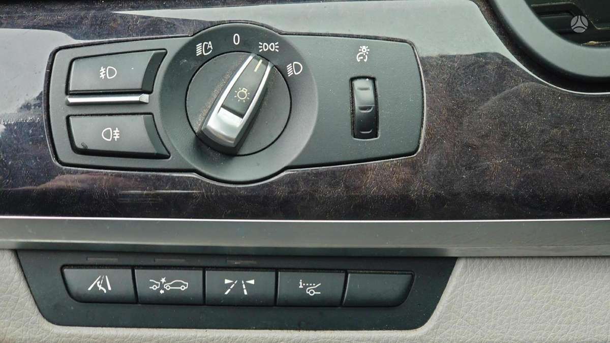 BMW 750, 4.4 l., Седан