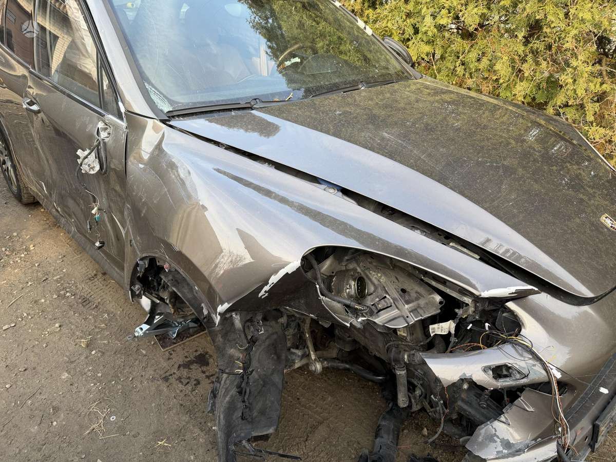 Porsche Cayenne Turbo parduodamas dalimis