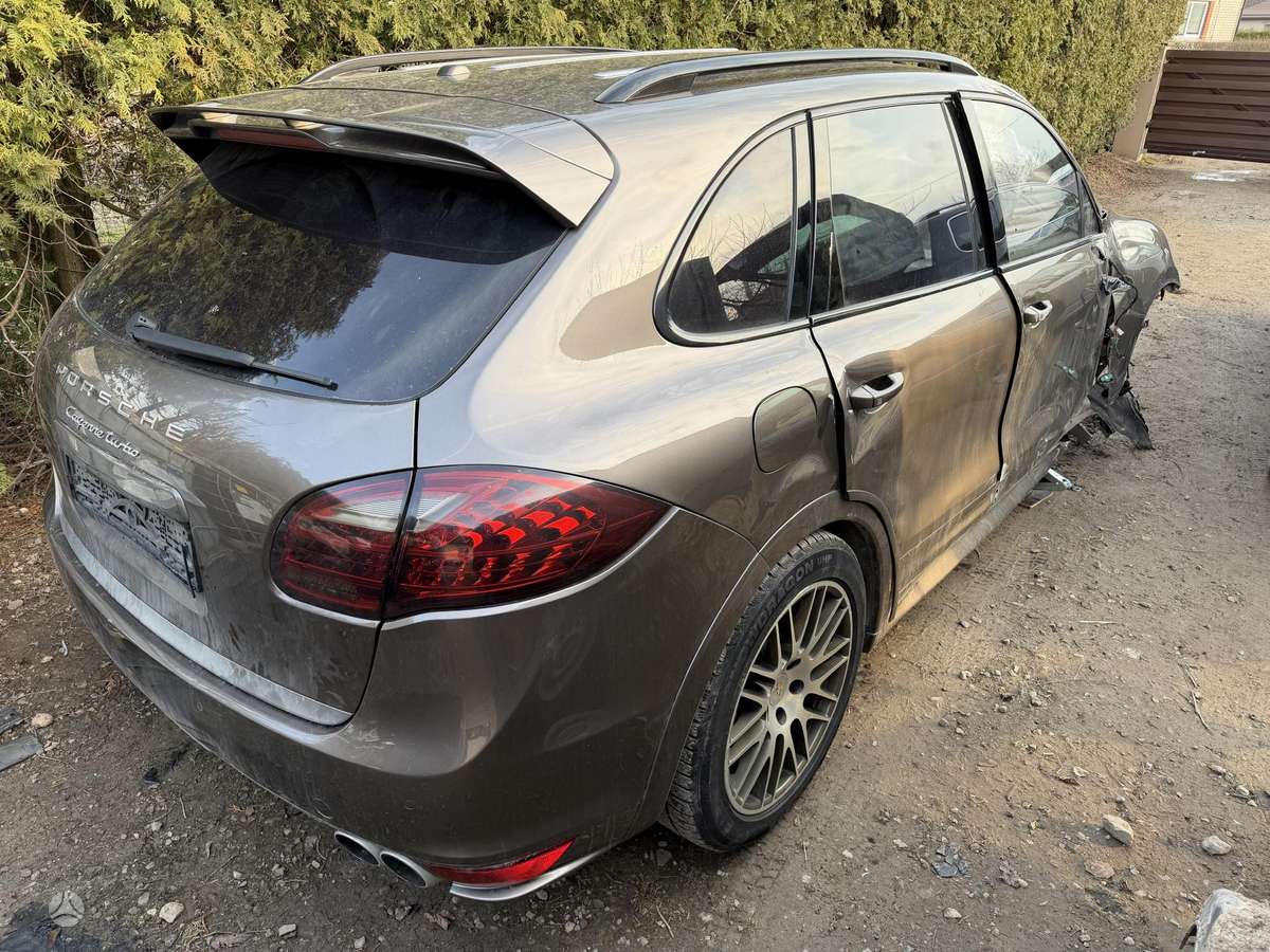 Porsche Cayenne Turbo parduodamas dalimis