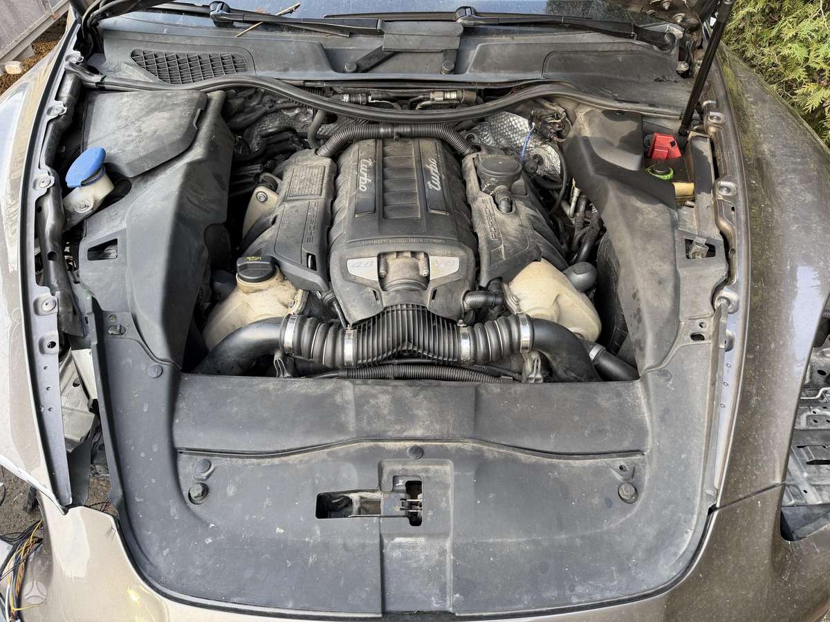 Porsche Cayenne Turbo parduodamas dalimis