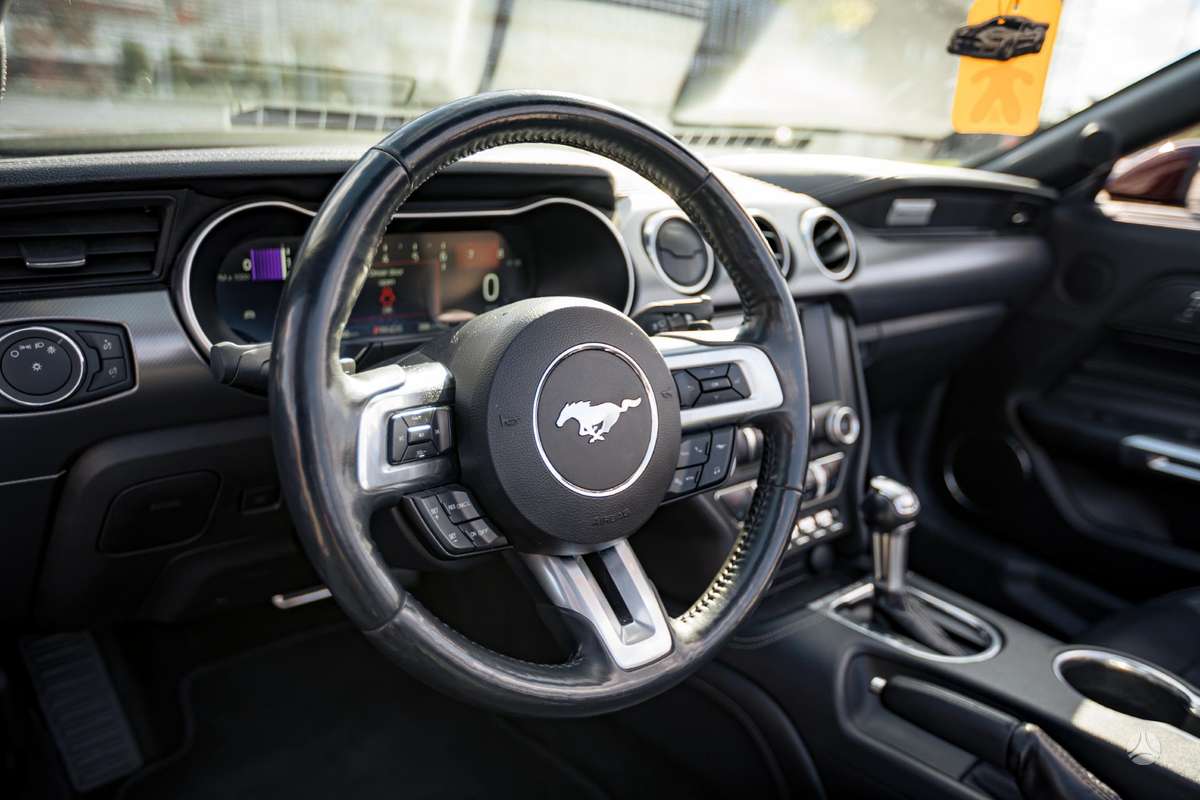 Ford Mustang, 2.3 l., convertible