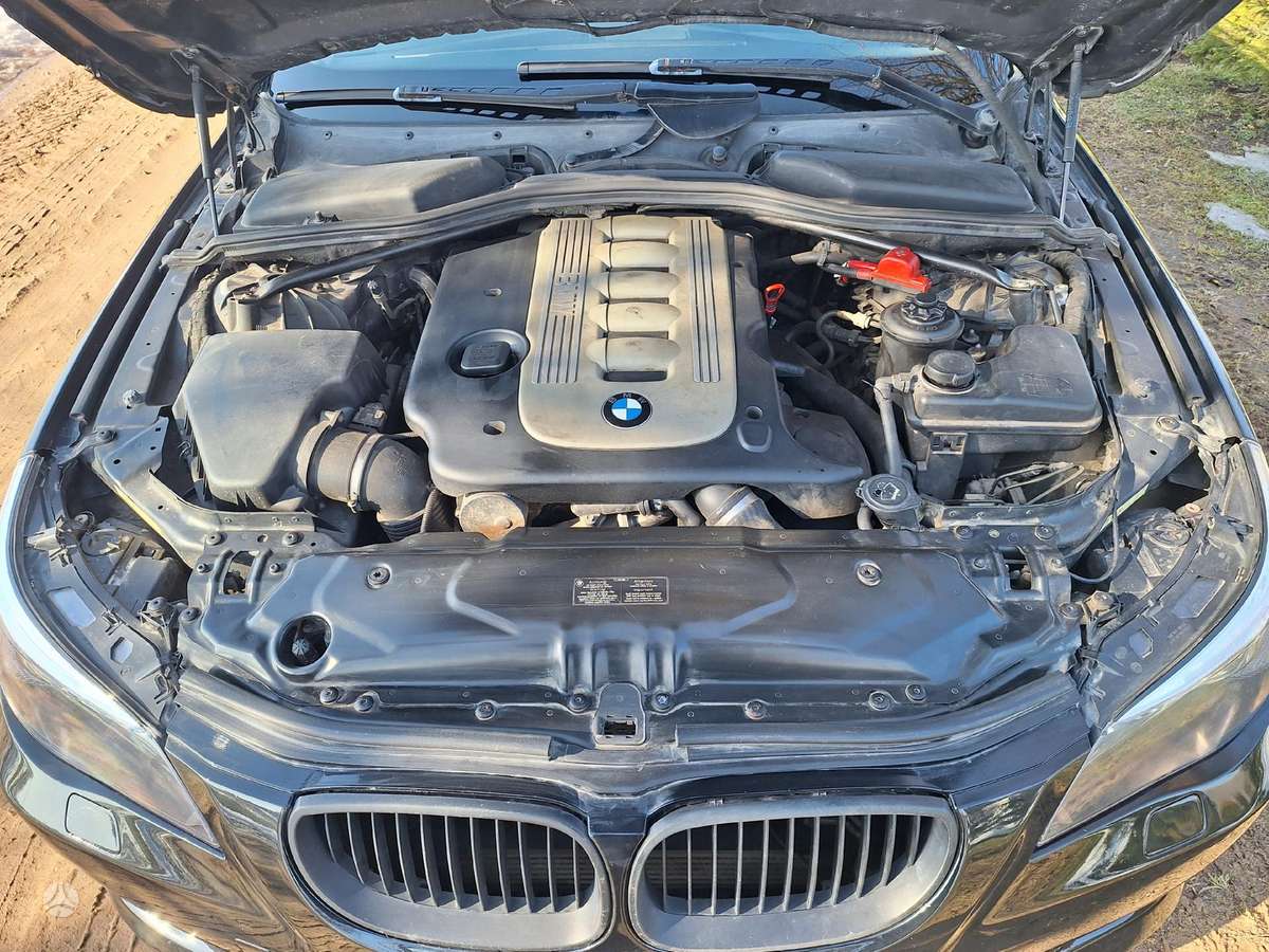 BMW 535, universalas