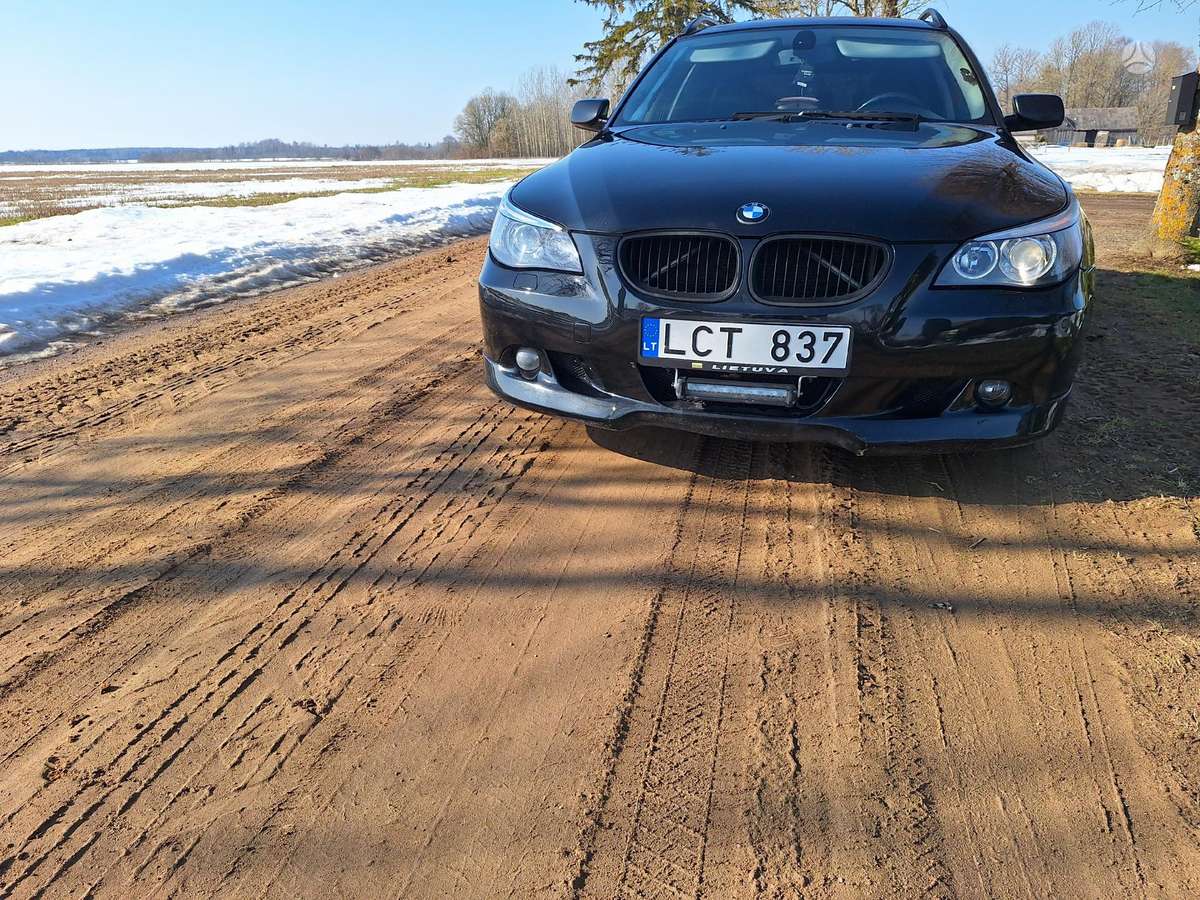 BMW 535, universalas