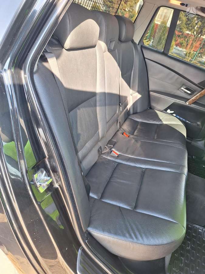 BMW 535, universalas