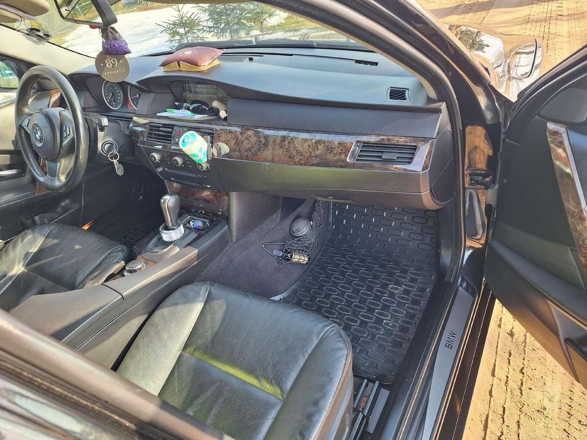 BMW 535, universalas