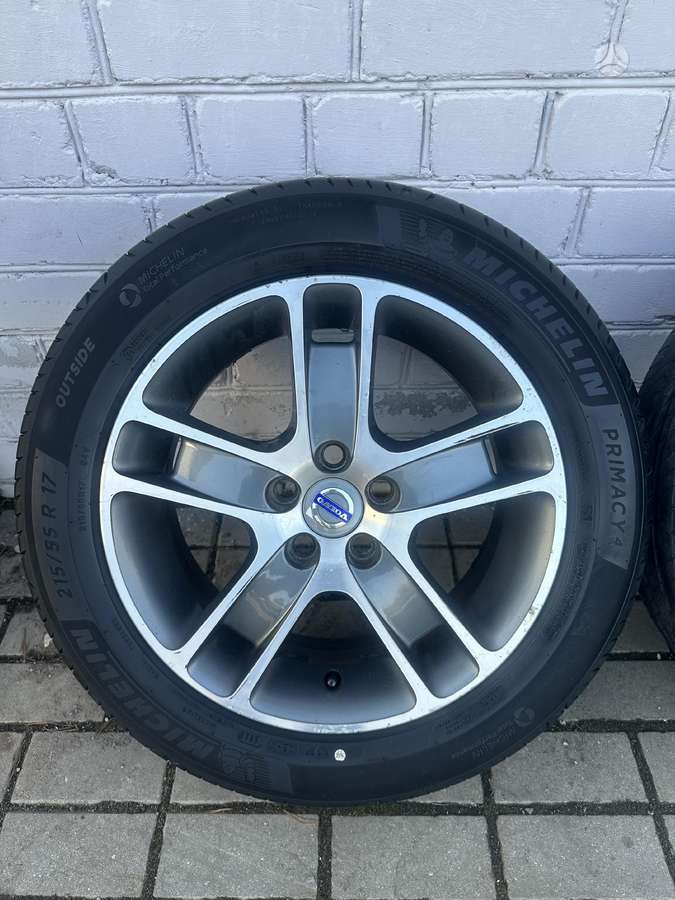 Volvo, lengvojo lydinio, R17